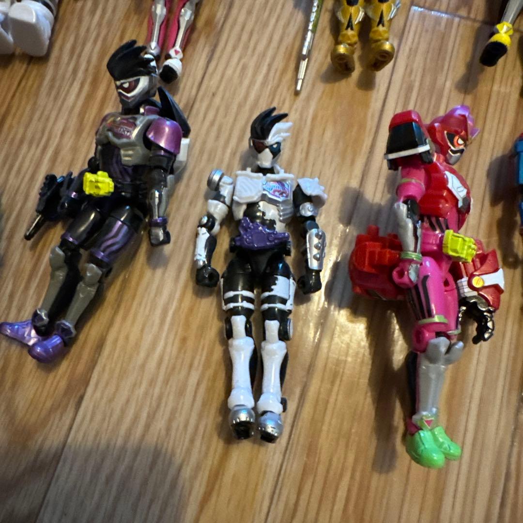 仮面ライダー エグゼイド 装動　21体＋アーマー3つ