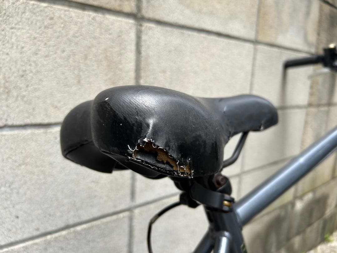 クロスバイク グレー レバー式ブレーキ