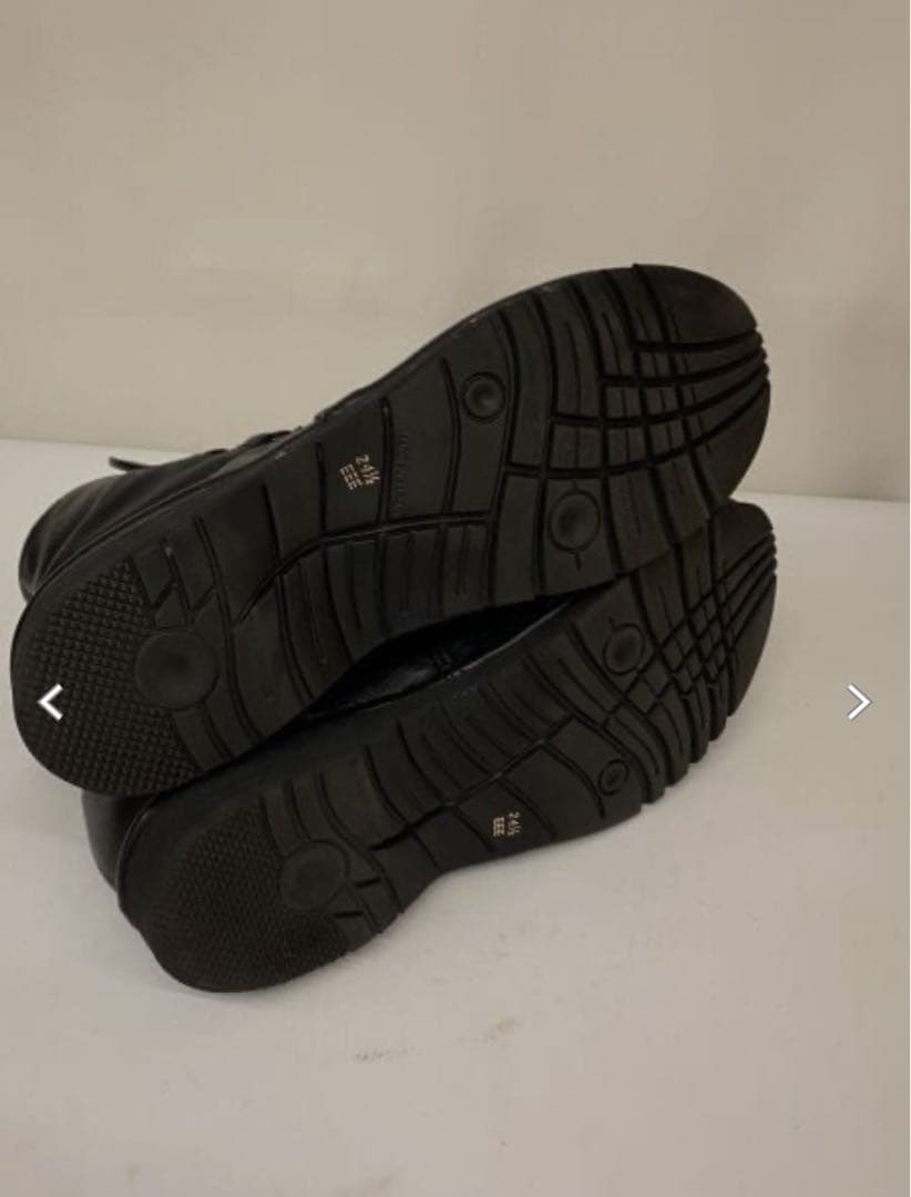 美品　VITA NOVA ゴム紐デザインショートブーツ　ブラック