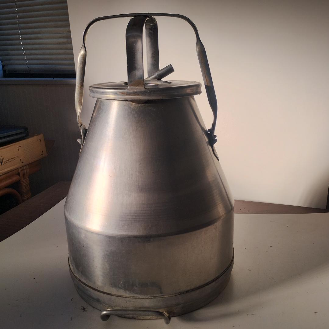 ステンレス製搾乳缶　乳牛