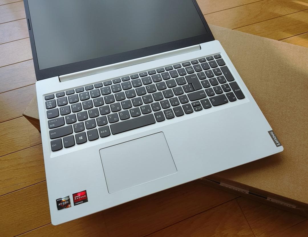 Lenovo Idiapadノートパソコン