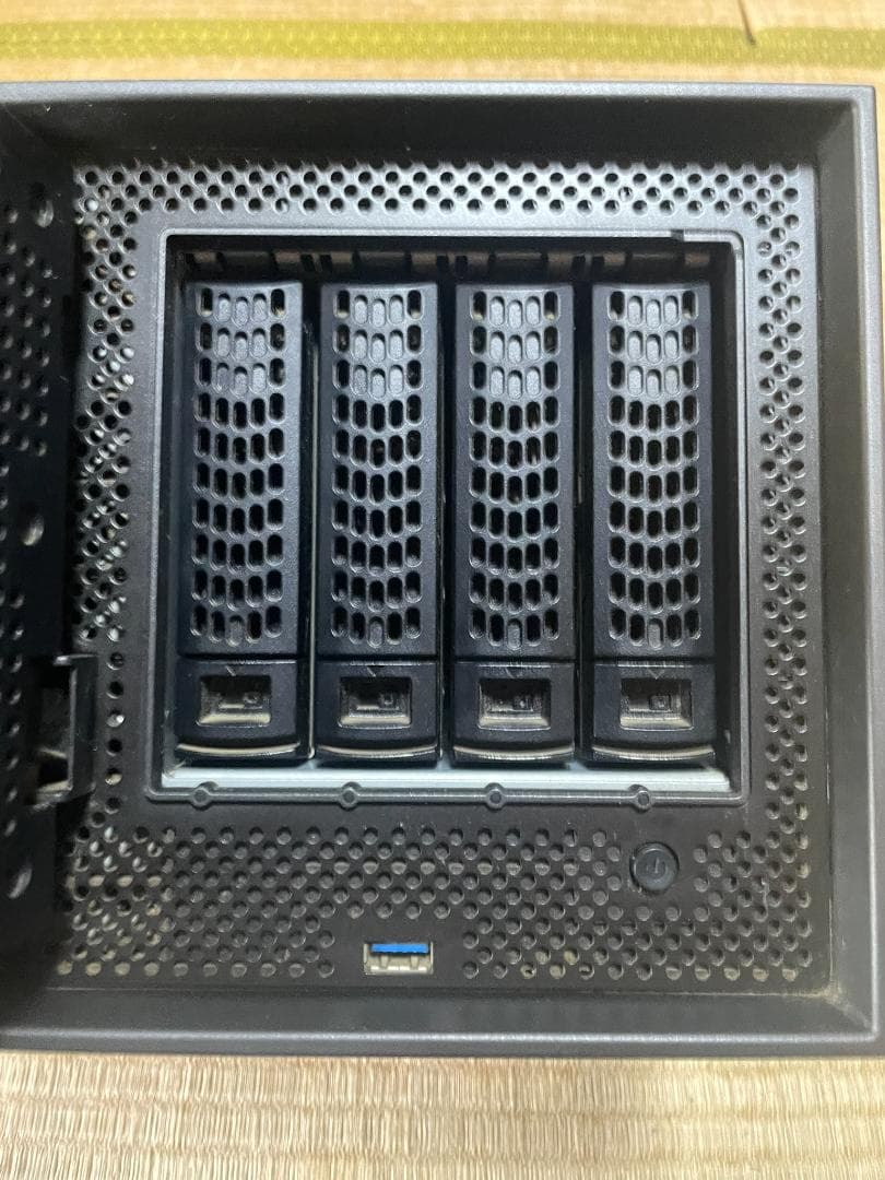 NETGEAR ReadyNAS RN424 4ベイ HDD４本付属