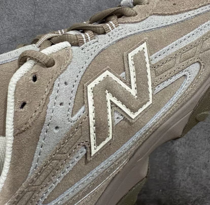 New Balance U204LMMAマッシュルーム／アリッドストーン