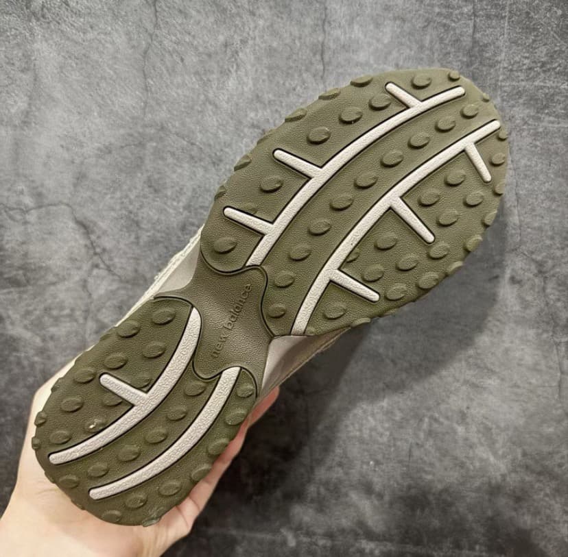 New Balance U204LMMAマッシュルーム／アリッドストーン