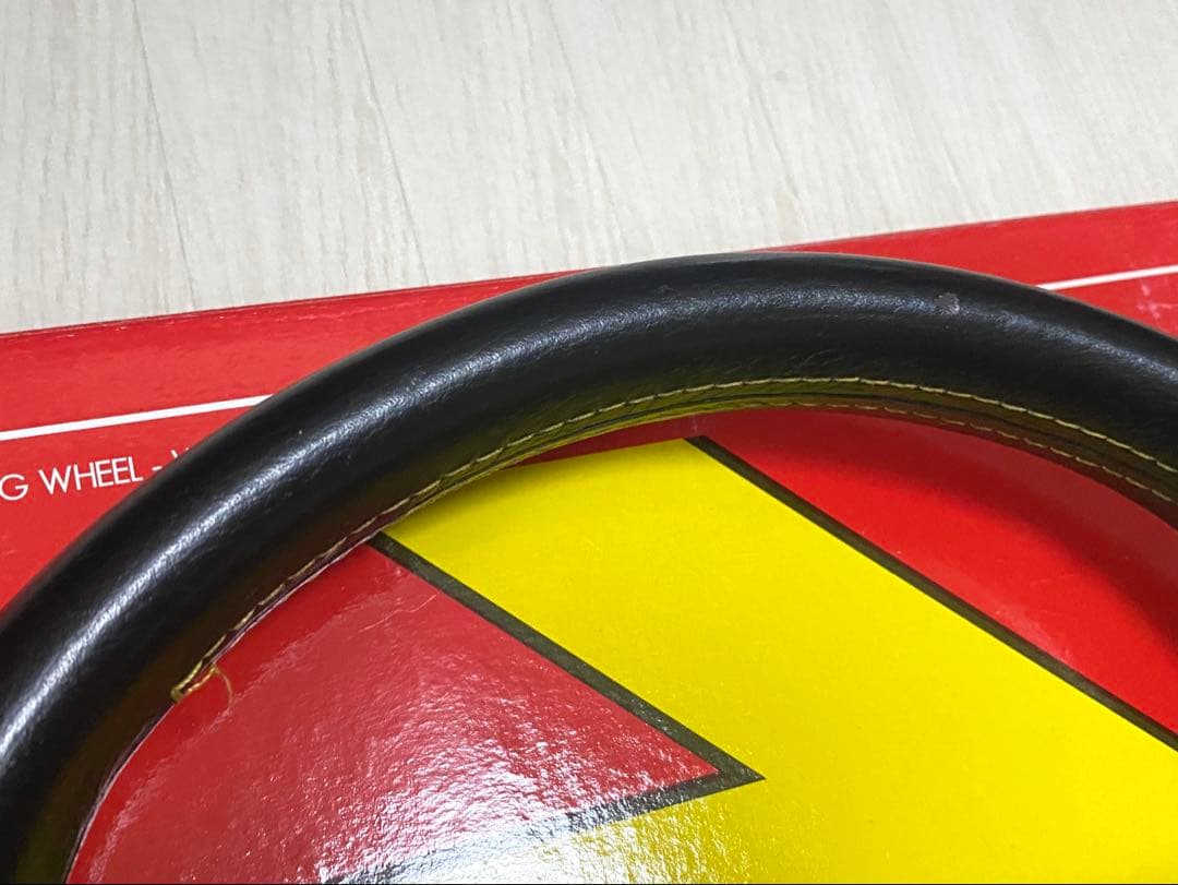 MOMO VELOCE RACING 320mm ステアリング