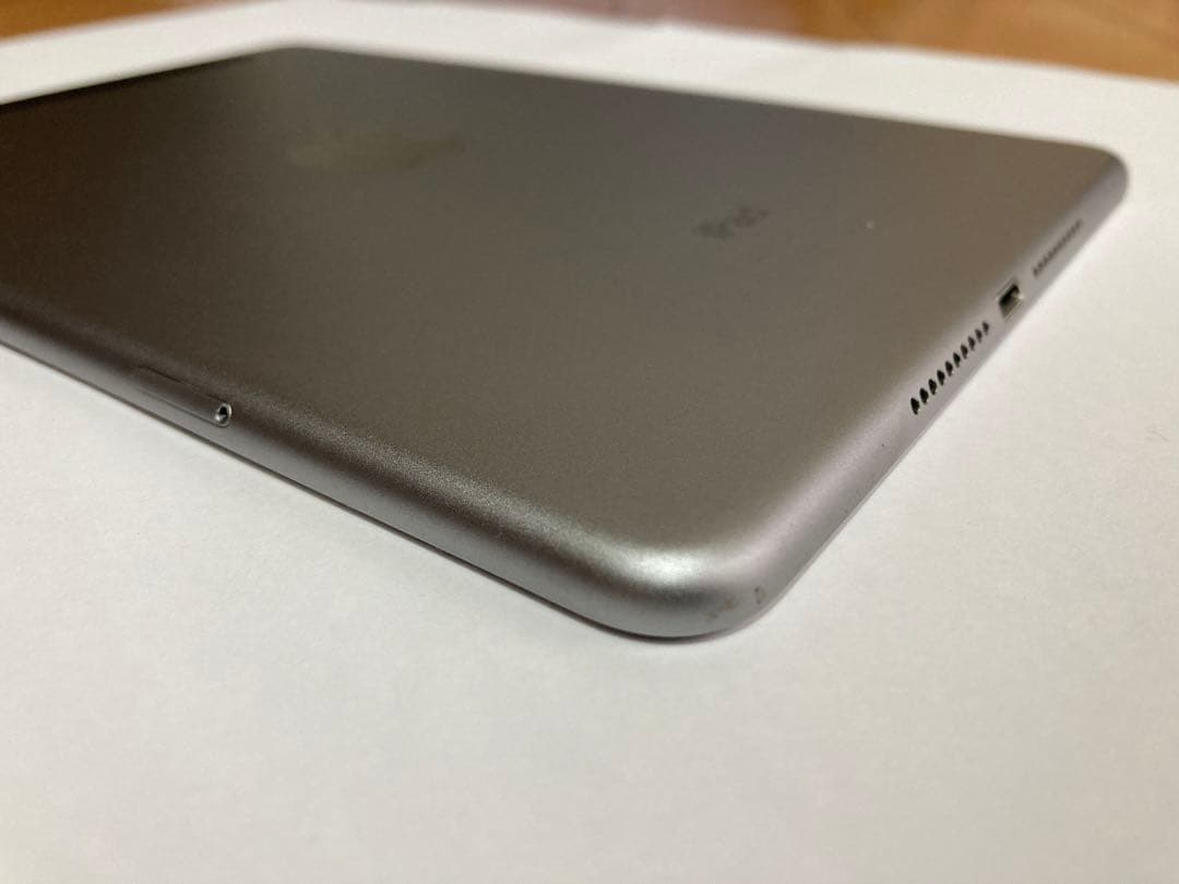 iPad mini 4 シルバー 64GB Wi-Fi セルラー　simフリー