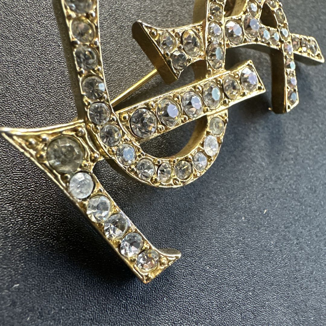 【vintage】YSL ロゴブローチ ゴールドカラー　イヴサンローラン