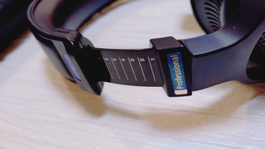 SONY Professional MDR-MV1 Q　 13日までの特価です。