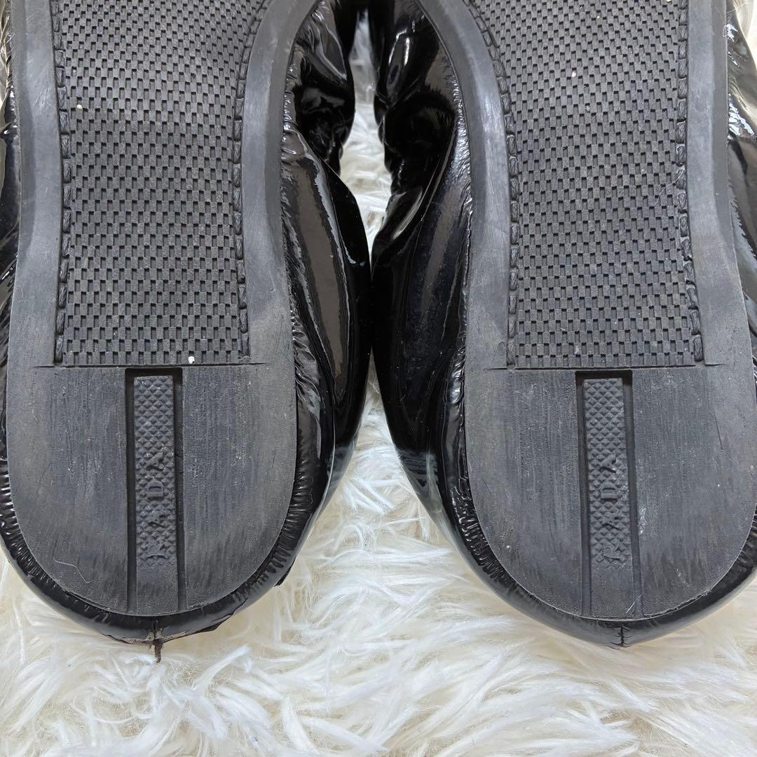 PRADAプラダ　エナメル　リボン　ロゴ　パンプス.