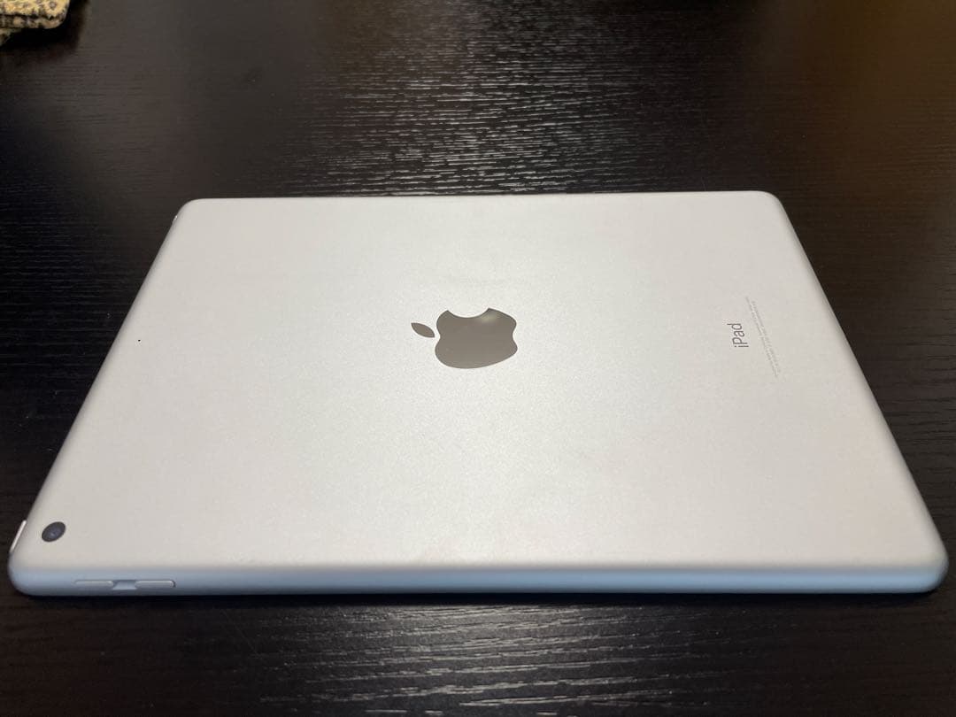 iPad 第6世代 本体 充電ケーブル・iPadケース付き