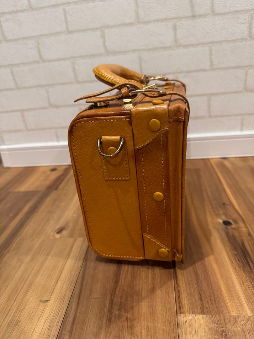 【未使用】LEAVESリーブス　レザー　ミニトランク　レトロ　ハンドメイド　底鋲