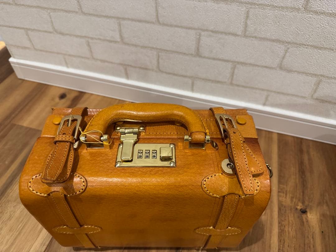 【未使用】LEAVESリーブス　レザー　ミニトランク　レトロ　ハンドメイド　底鋲