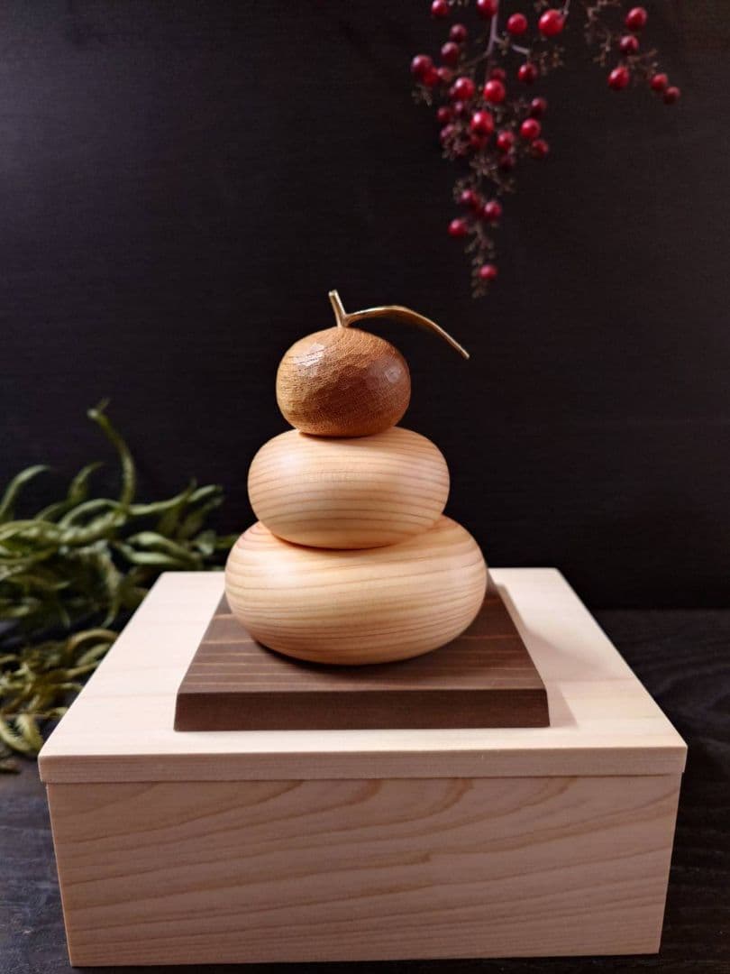 木製鏡餅 小 手彫り橙 木箱入り