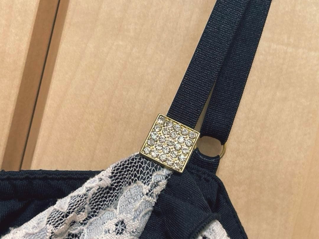 GOLDS♡肩紐ビジュー♡ふりふりラッフルフリル♡レースキャミトップス♡ブラック