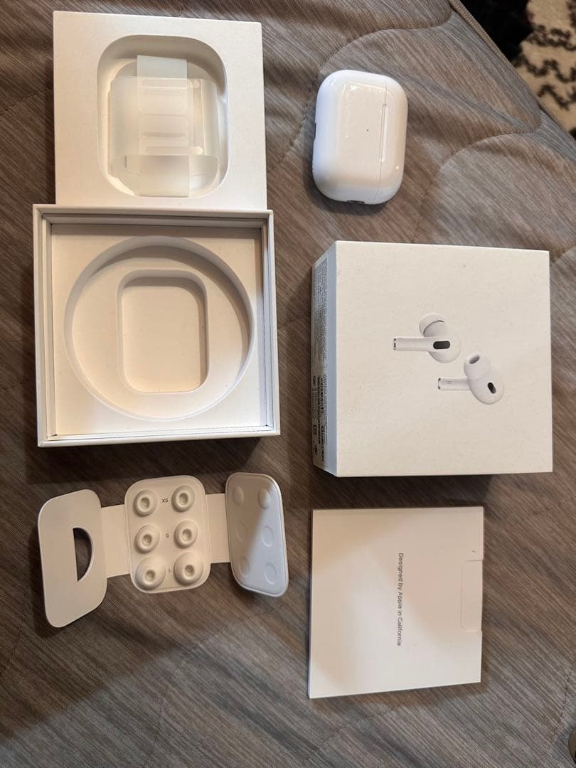 AirPods Pro 2 本体 充電ケース付き　箱付き。