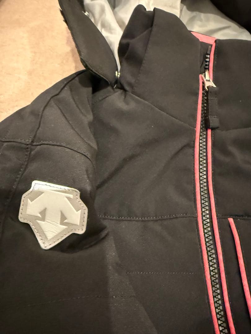 DESCENTE 子ども用スキーウェア 黒とピンク