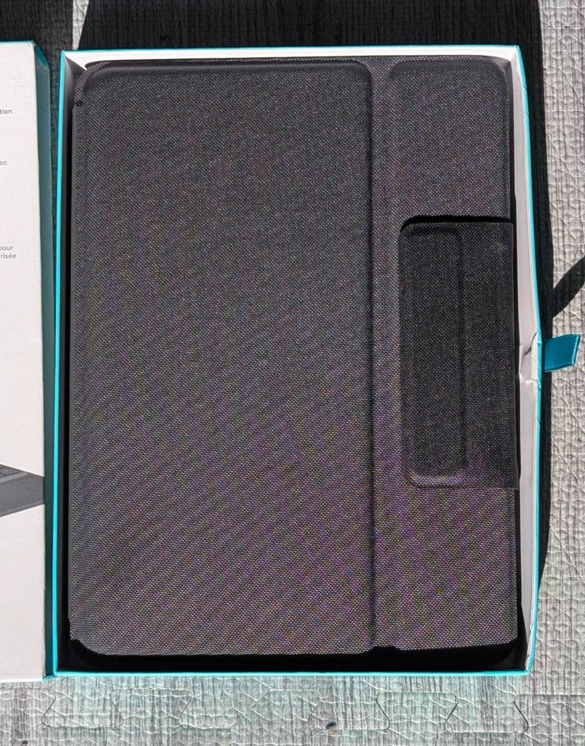 Logitech Rugged Folio キーボードケース iPad 7/8