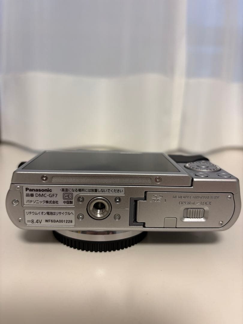 Panasonic DMC-GF7W ミラーレス一眼カメラ 本体