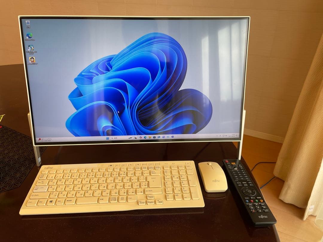 富士通 23.8インチワイド一体型パソコン　ESPRIMO FH77/B1