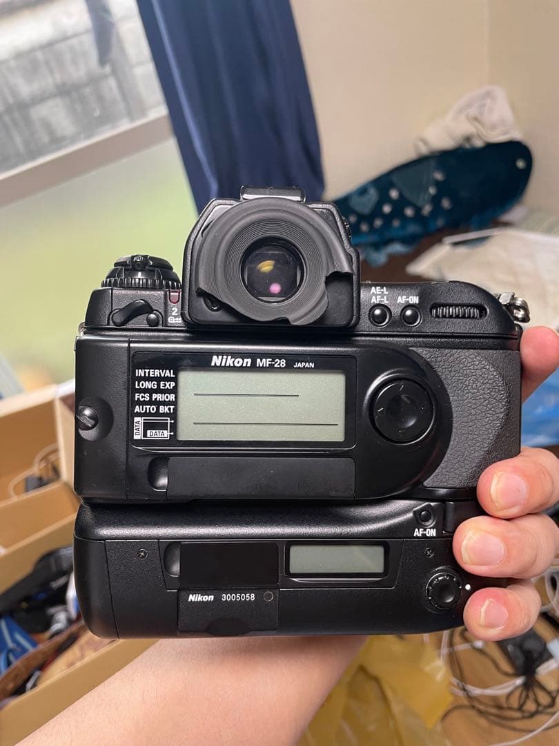 Nikon F5 MF-28付き