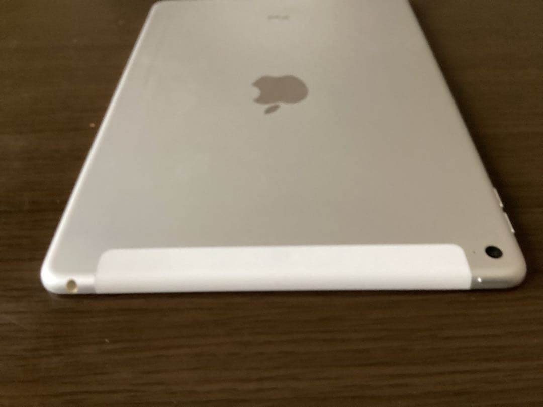 iPad Air 2 Wi-Fi セルラーモデル　32GB [au]