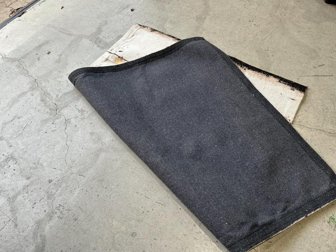 【廃番】KARE / カレ｜200x140cm｜アブストラクトラグ｜グレーライン