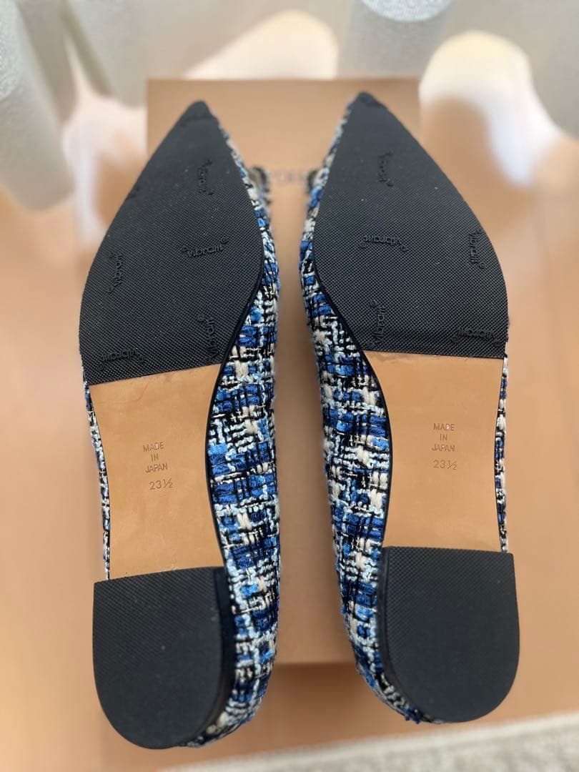 新品未使用OHGA ビジュー付きフラットシューズ