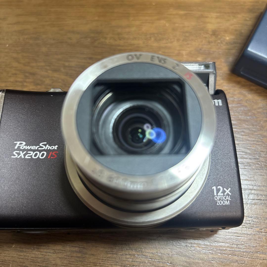 Canon PowerShot SX200 IS 本体と充電器