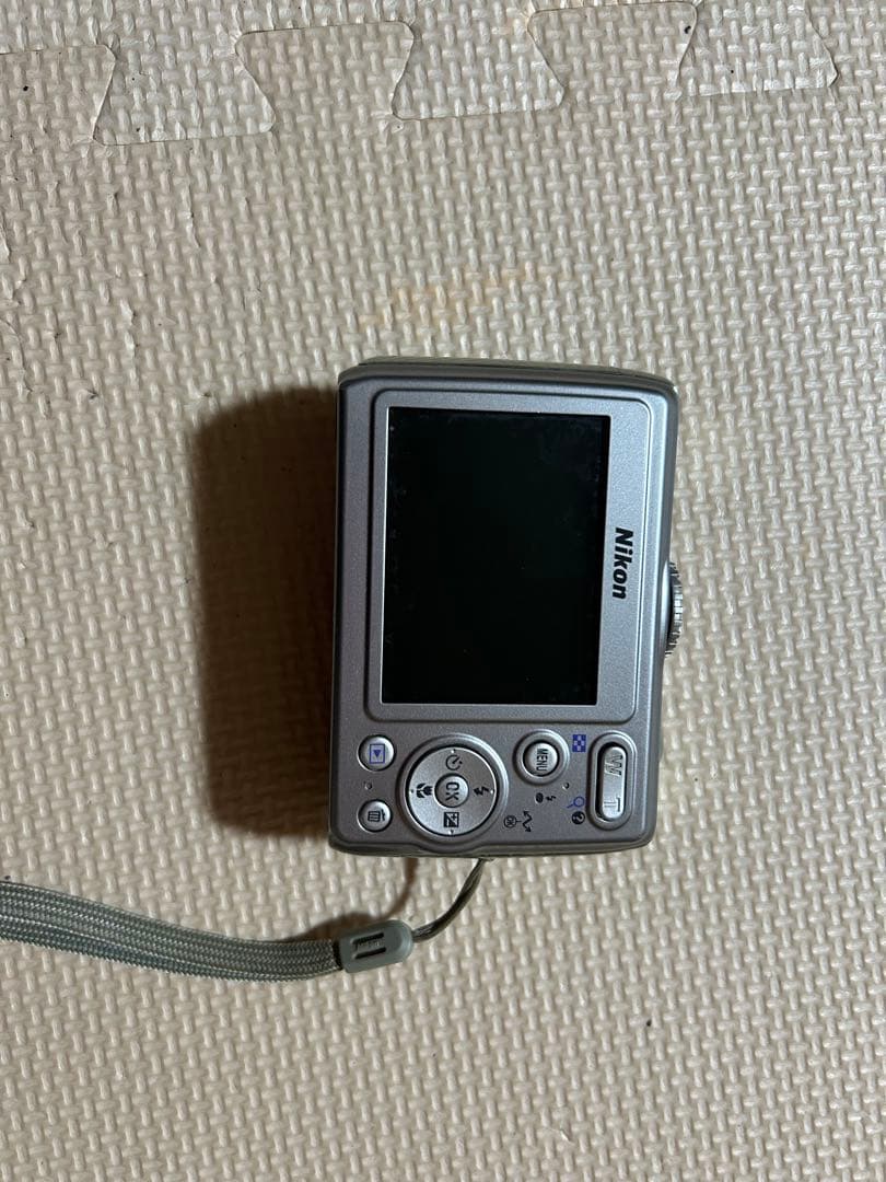 Nikon COOLPIX P4 VR シルバー約810万画素／光学3.5