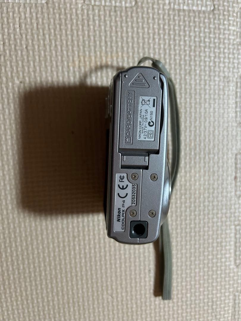 Nikon COOLPIX P4 VR シルバー約810万画素／光学3.5