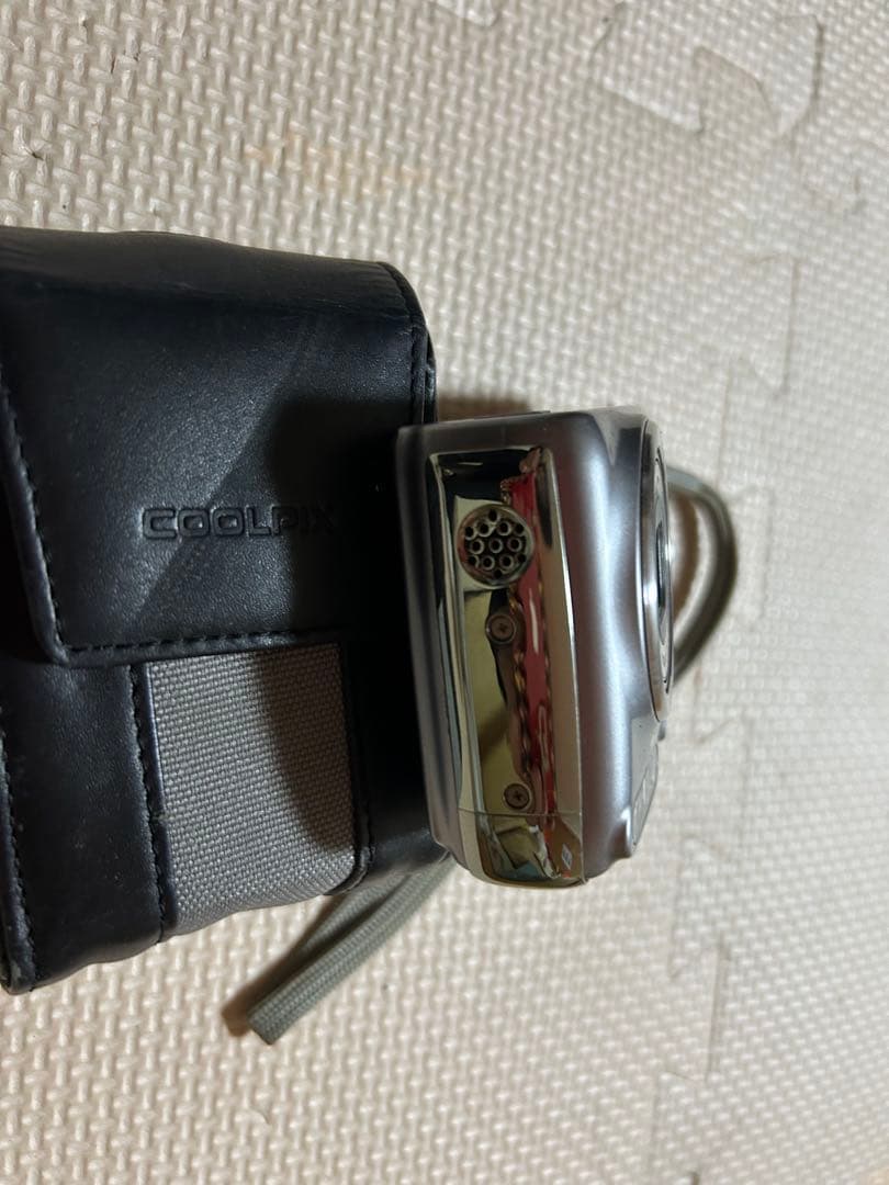 Nikon COOLPIX P4 VR シルバー約810万画素／光学3.5