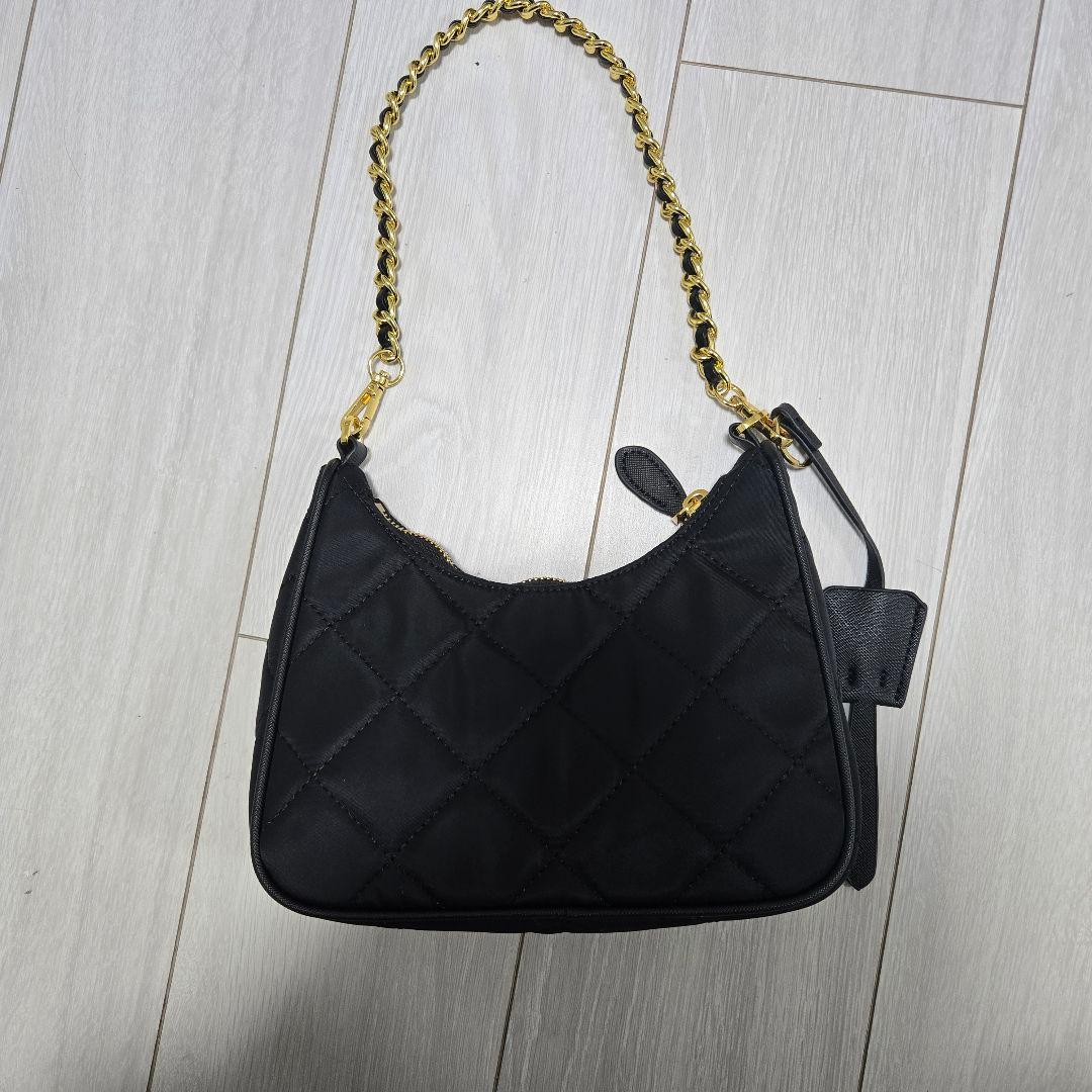 PRADA ブラック ショルダーバッグ　ノベルティ　キルティング