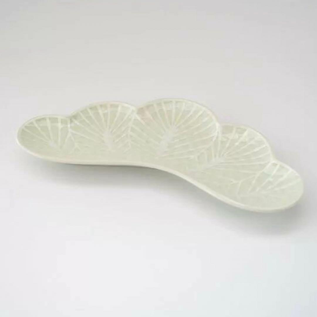 【新品】有田焼幸楽窯　錦銀松葉形前菜皿　縁起物