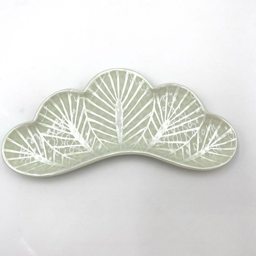 【新品】有田焼幸楽窯　錦銀松葉形前菜皿　縁起物