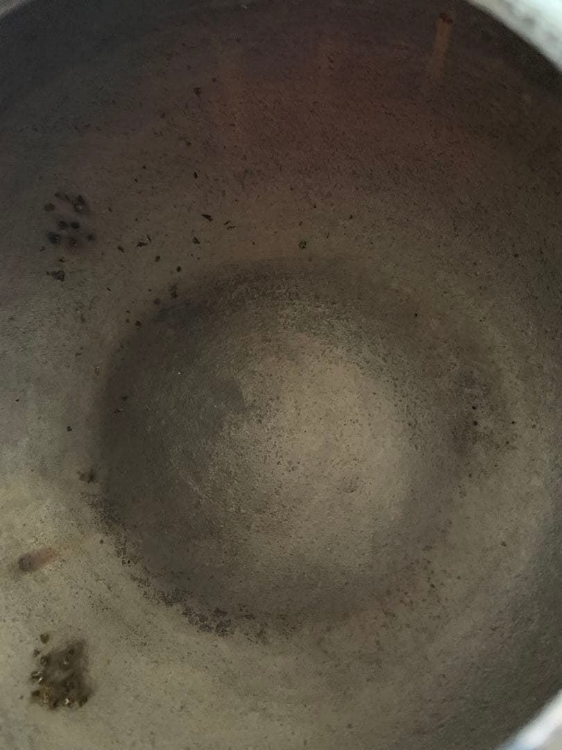 黒い鉄瓶 凹凸デザイン 蓋付き