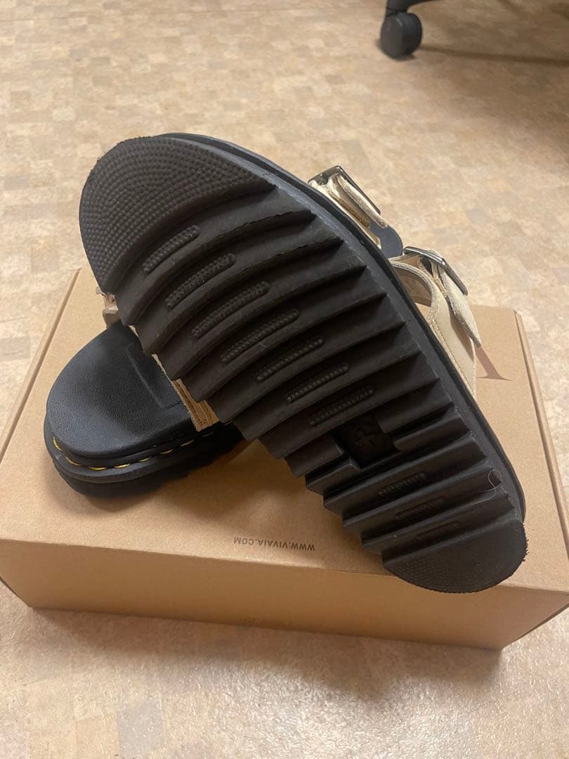 ⭐︎値下げ中⭐︎Dr. Martens MYLES スライド サンダル