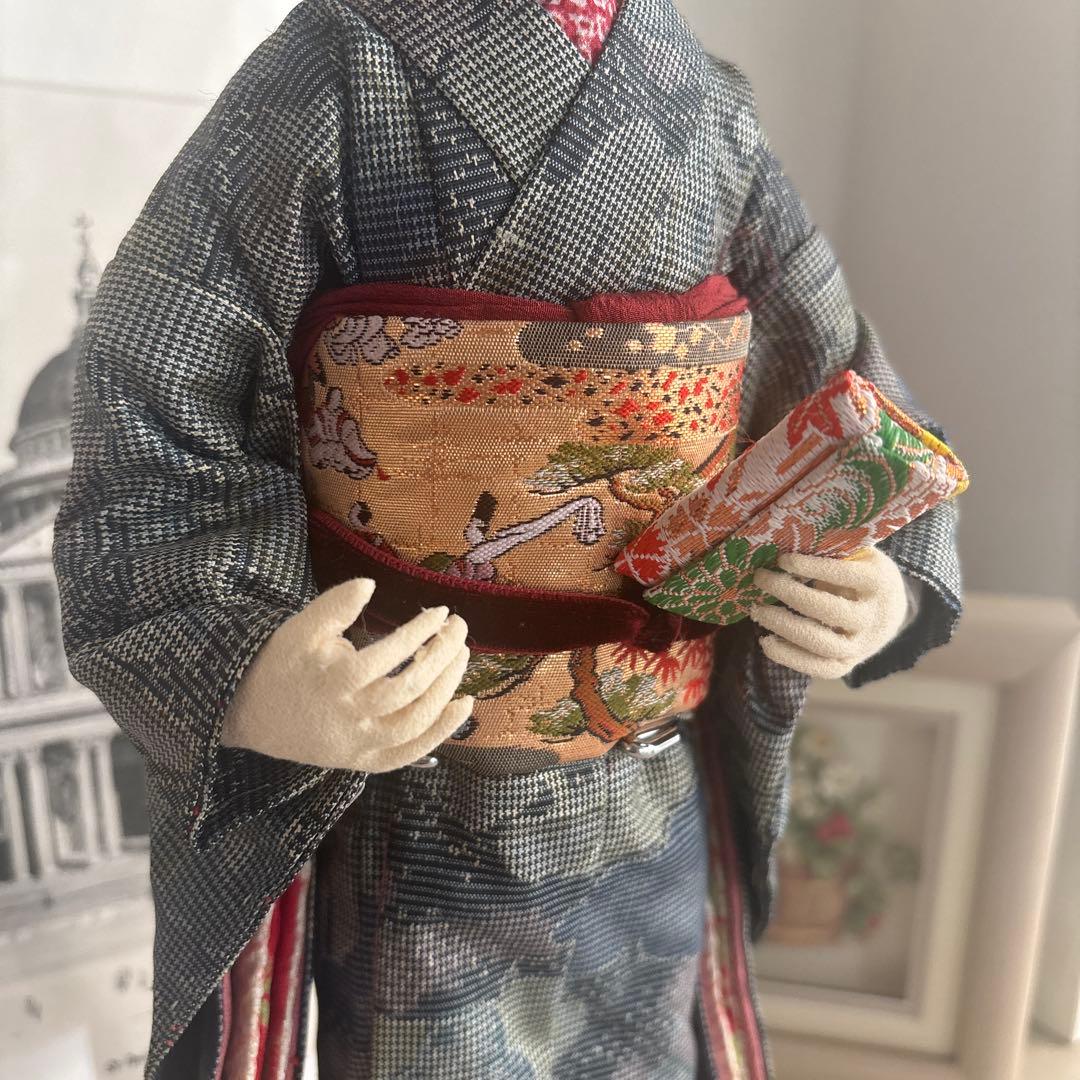 着物を着た人形 「かぐや姫」の帯柄が素敵です