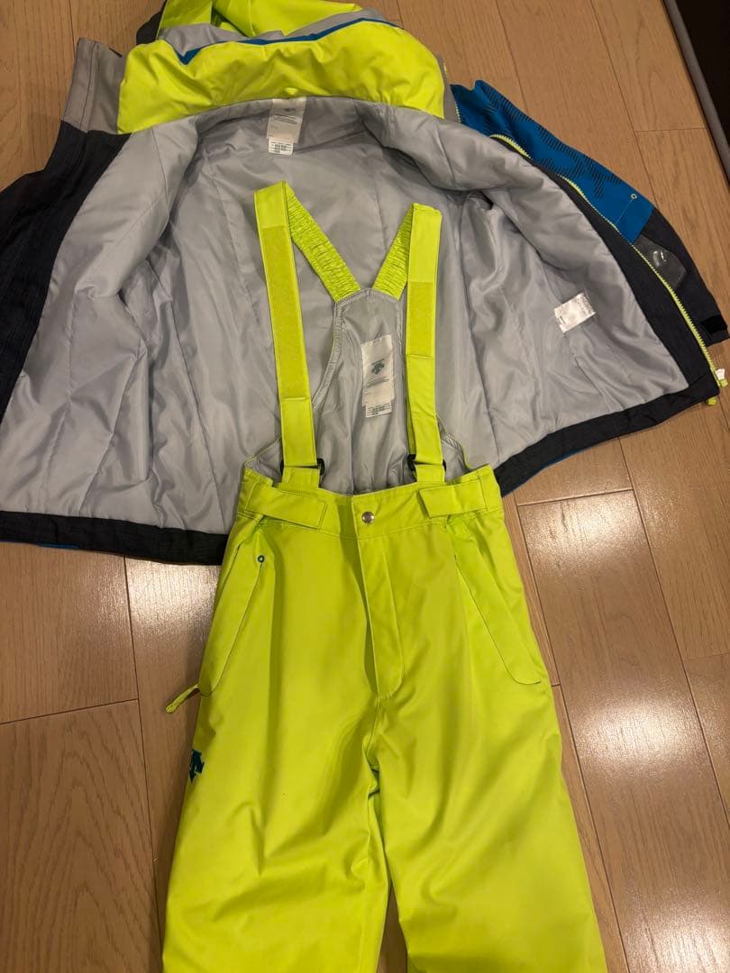 【美品！】スキーウェア　デサント　子供用　140