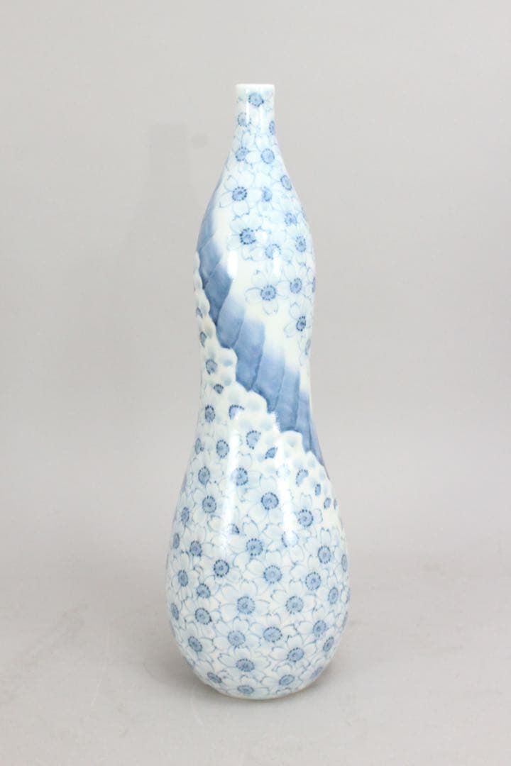 5431 十五代　嘉泉 作　平戸三川内焼　染付桜散し瓢箪型一輪差　共箱　送料無料