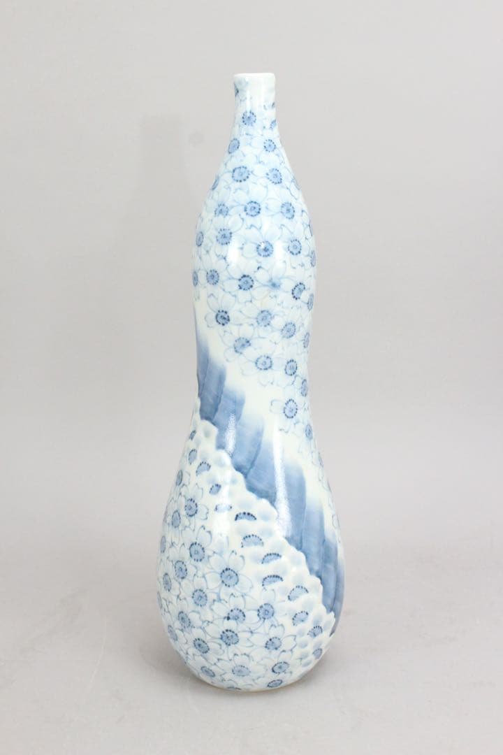 5431 十五代　嘉泉 作　平戸三川内焼　染付桜散し瓢箪型一輪差　共箱　送料無料