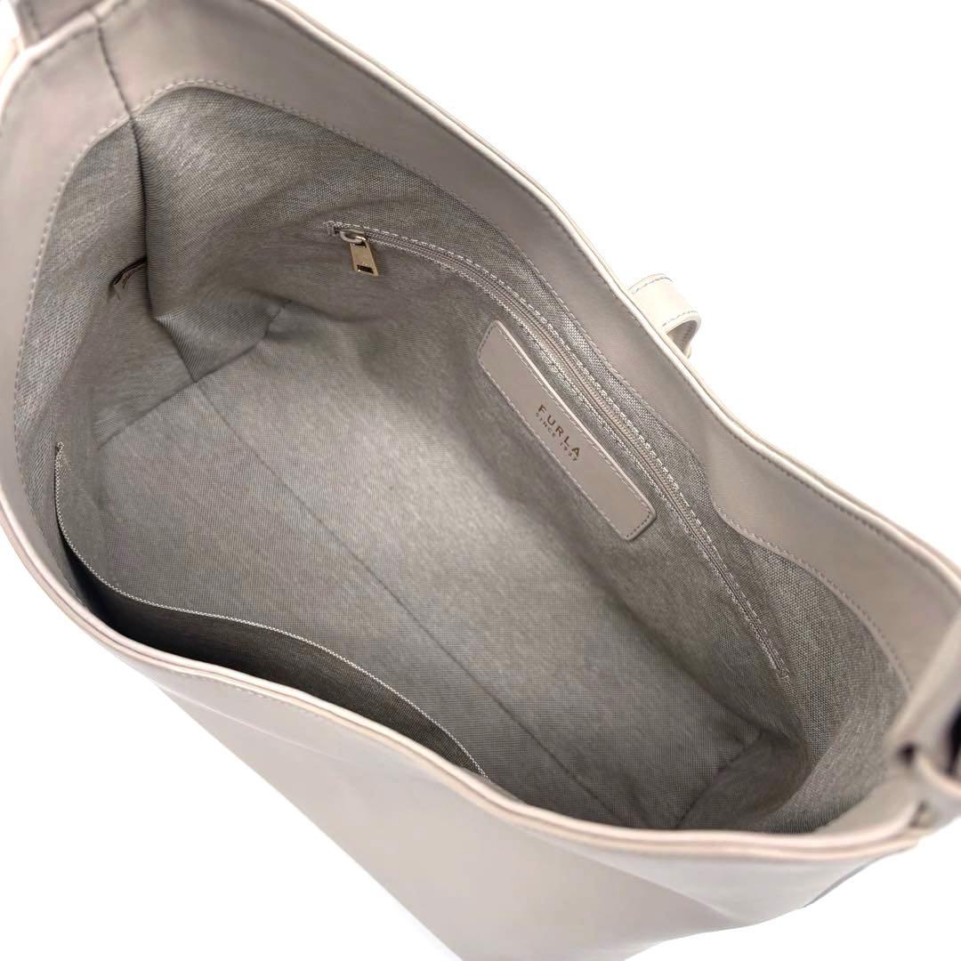 ✨未使用級✨現行✨フルラ　ゴッチャ　M　ホーボーバッグ　グレージュ