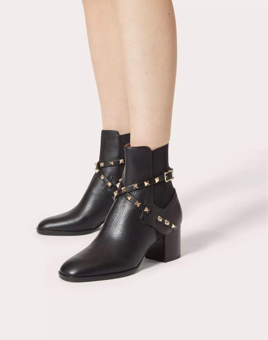 新品【ヴァレンチノガラバーニ】ロックスタッズ アンクルブーツ 黒 38.5