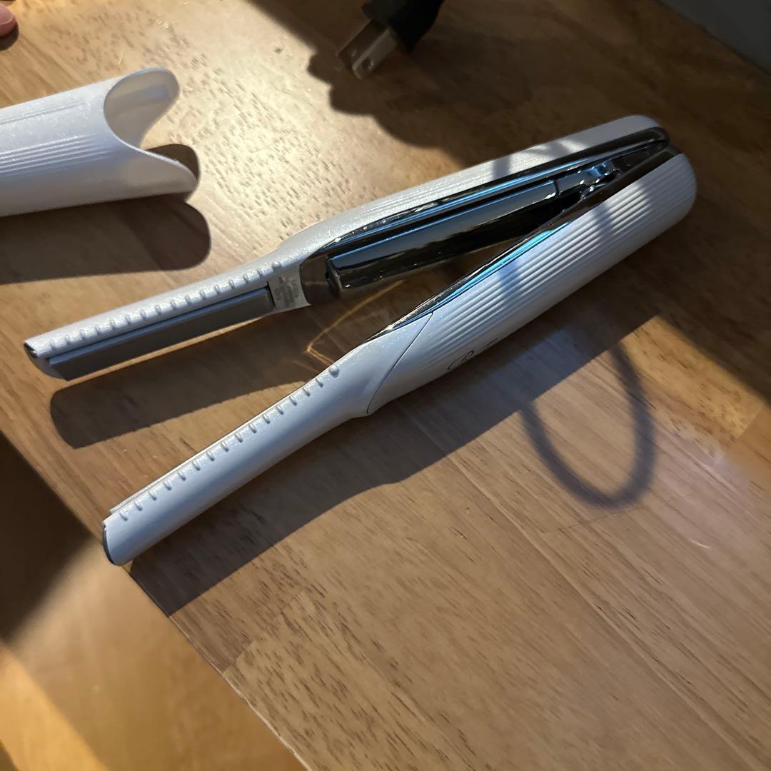 リーファ　ポータブルホワイト ストレートヘアアイロン カバー付き