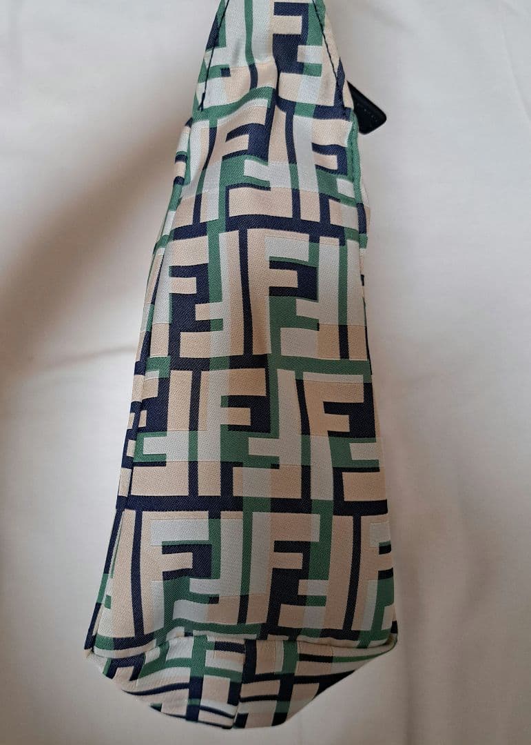 FENDI FFロゴショルダーバッグ