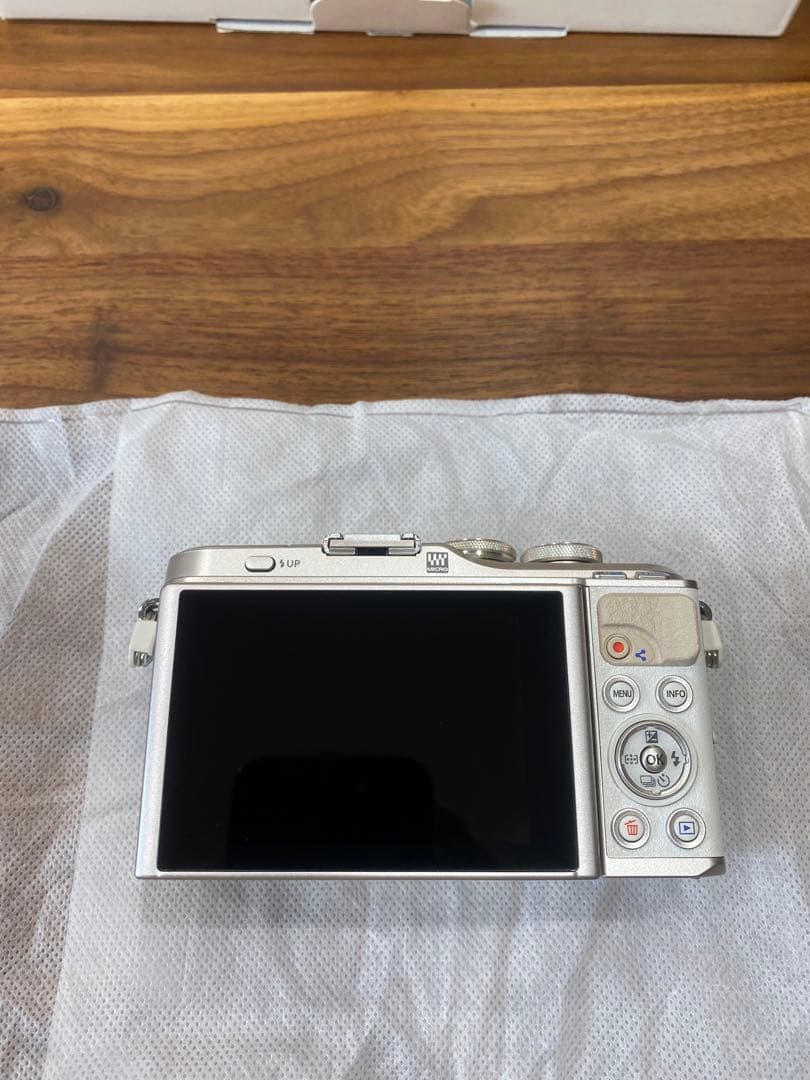 【超美品】OLYMPUS PEN E-PL9 EZダブルズームキット