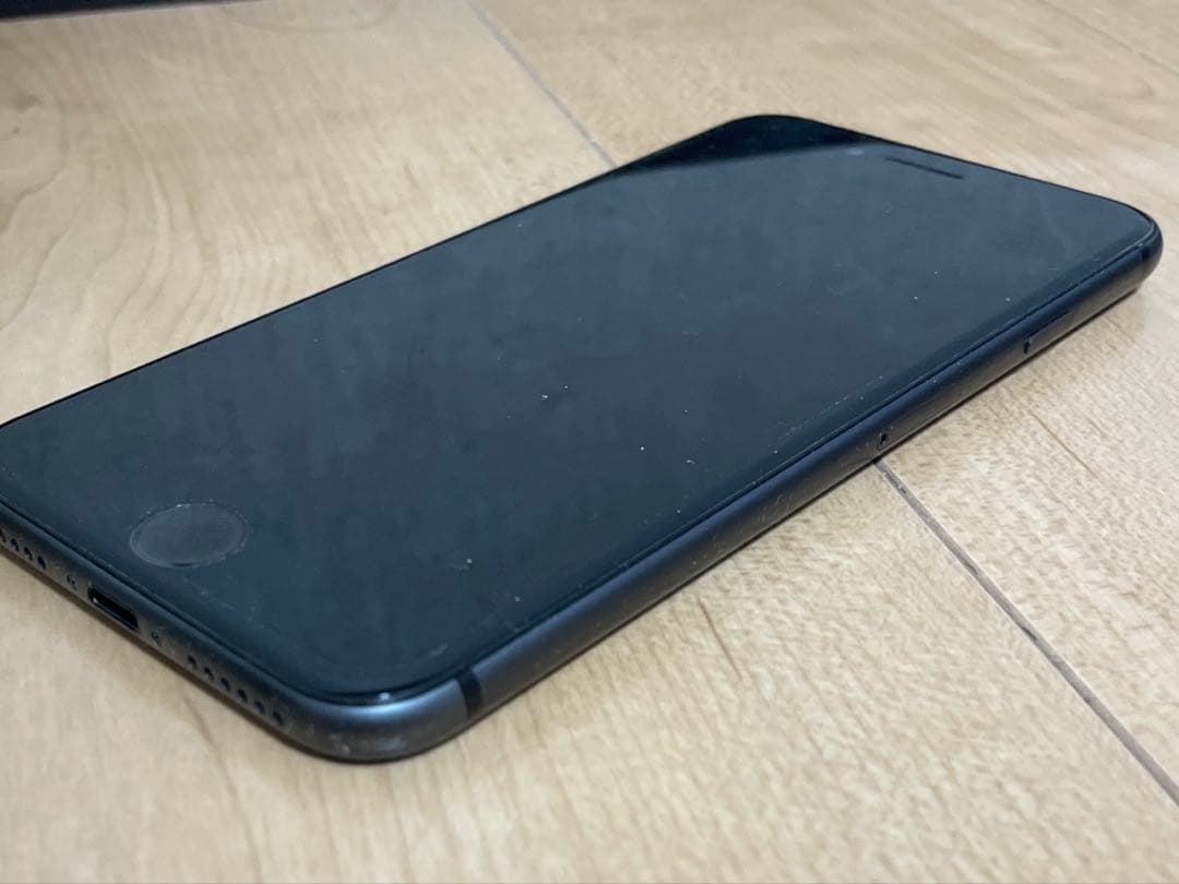 iPhone 8本体 + ケース多数　ジャンク扱い