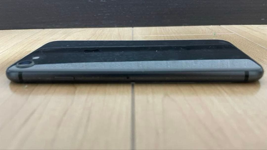 iPhone 8本体 + ケース多数　ジャンク扱い