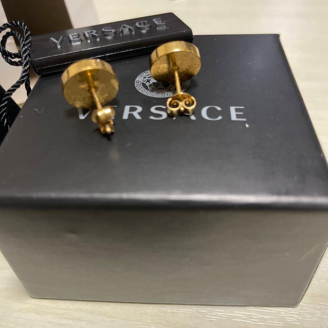 大幅値下げ‼️VERSACE 円形デザイン ピアス(両耳用)