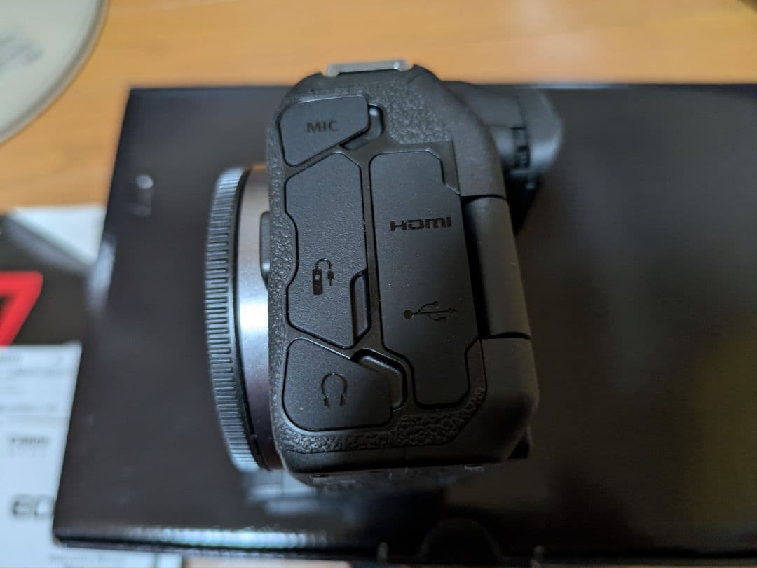 美品 キヤノン EOS R7 ボディ おまけ付き