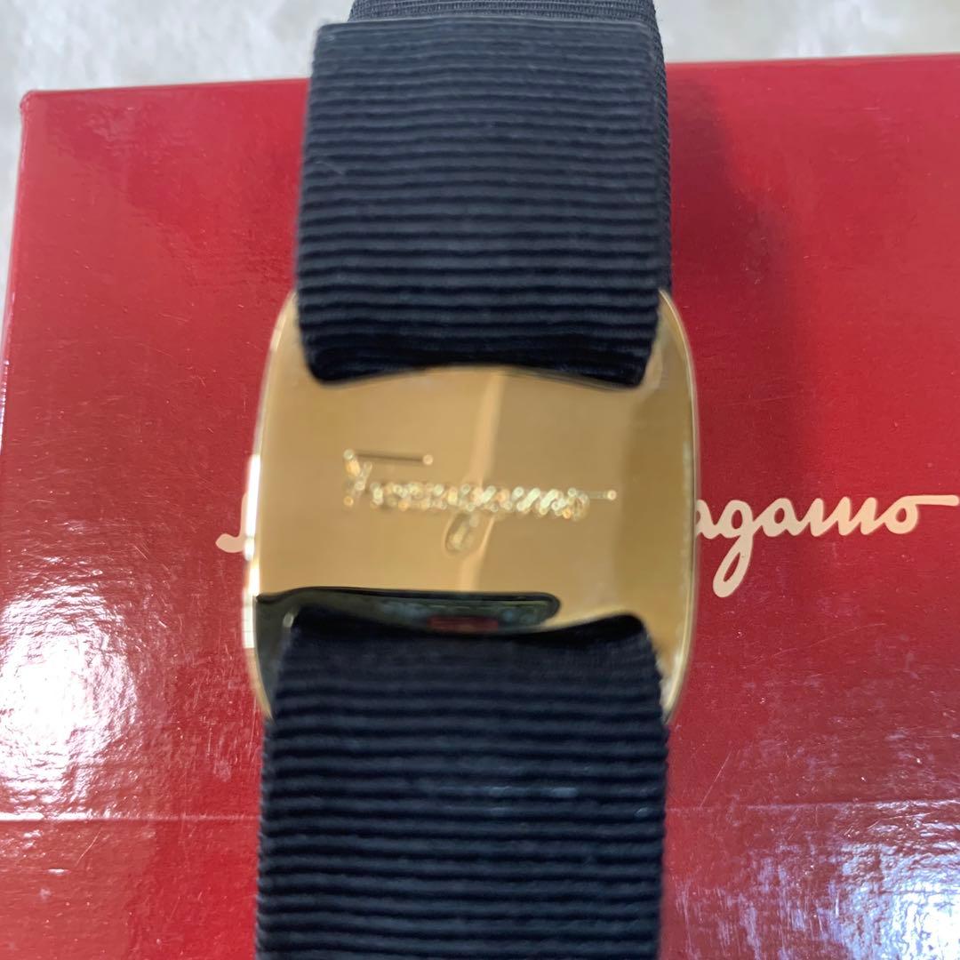 【美品】フェラガモ　ヴァラリボン　バレッタ　ブラック　ゴールド